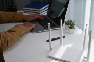 Cara Pasang Internet di Kosan yang Cepat dan Hemat agar Penghuni Puas