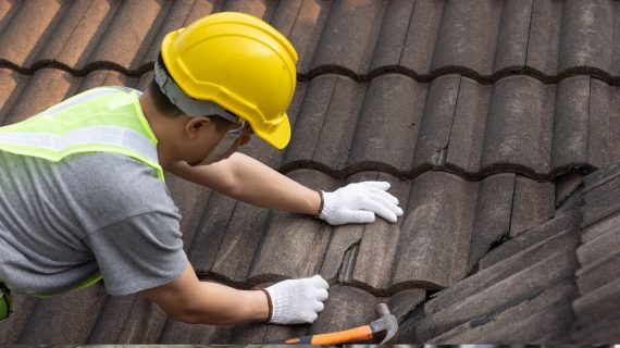 Kenapa Atap Rumah Kost Sering Bocor? Ini Faktor Penyebabnya