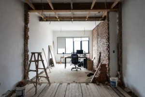 Perbedaan Renovasi Ringan dan Renovasi Berat: Panduan Lengkap Sebelum Mulai Renovasi Rumah