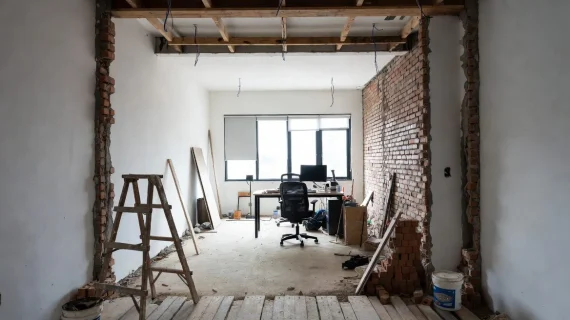 Perbedaan Renovasi Ringan dan Renovasi Berat: Panduan Lengkap Sebelum Mulai Renovasi Rumah